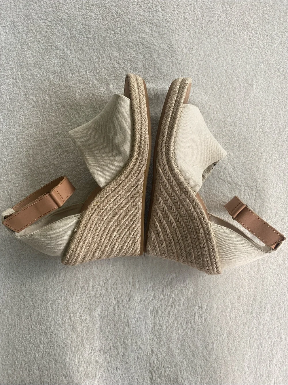 NWOT Toms Canvas Espadrille Wedge Sandals Beige Jute Cord Heels Sz. 9 “Monica”